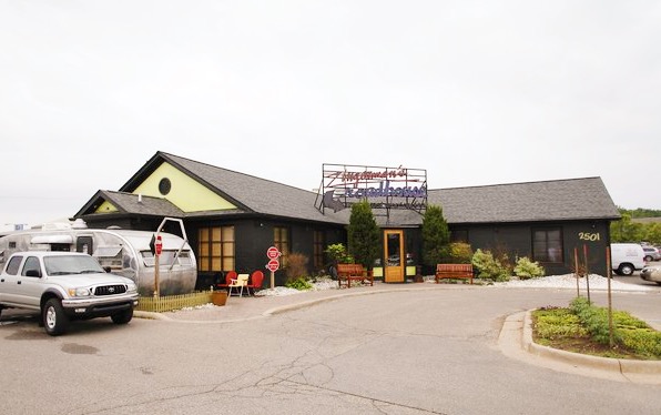 Zingerman's Roadhouse Exterior Front Entrance 